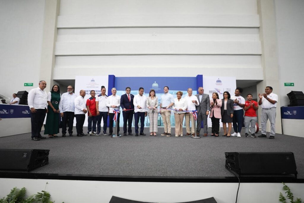 Raquel Peña and Minister Bonilla deliver the Dr. José Joaquín Puello Weightlifting Pavilion at the Parque del Este | De Último Minuto English