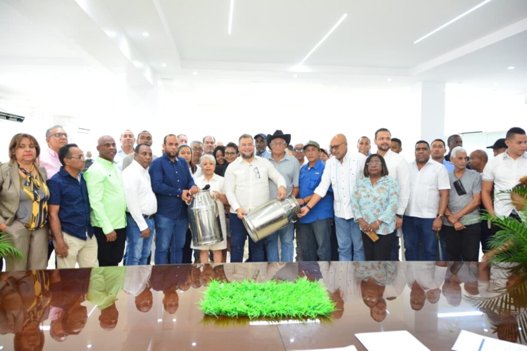 FEDA promotes sustainable livestock farming with a program that benefits 2,500 producers | De Último Minuto English