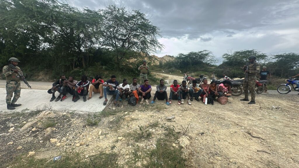 Army reports more than 11 thousand undocumented Haitians detained during operations in May | 3 | Army reports more than 11 thousand undocumented Haitians detained during operations in May | De Último Minuto English
