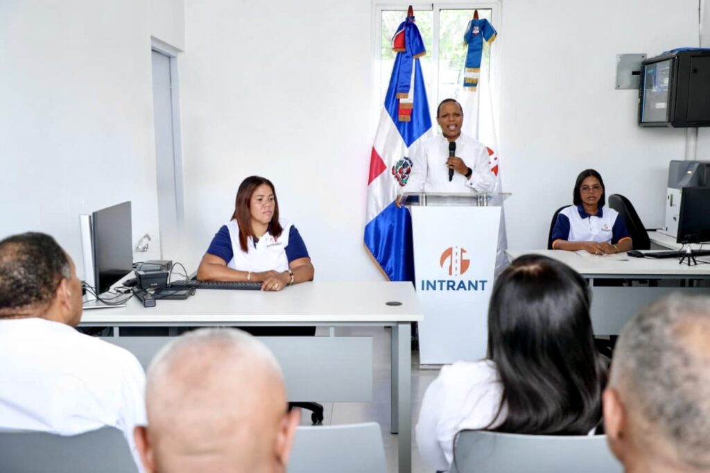 Intrant inaugurates first driver's license office in Jimaní | De Último Minuto English