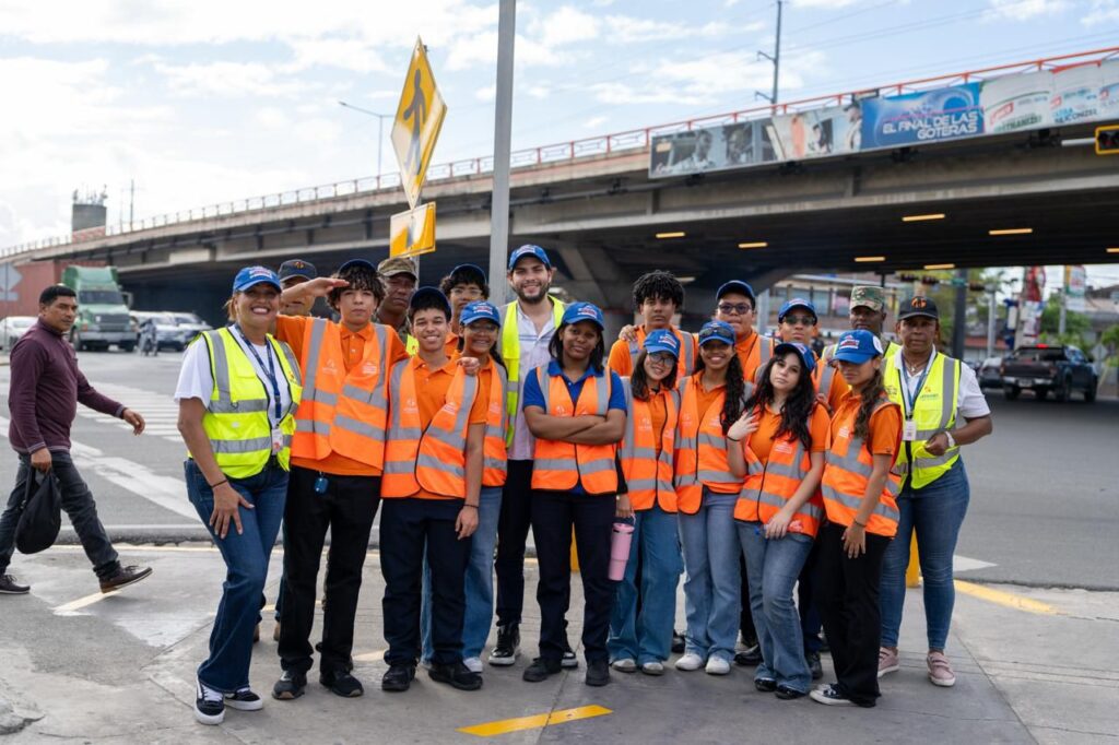 INTRANT promotes “Traffic Guardians” program to foster road safety education among students | De Último Minuto English