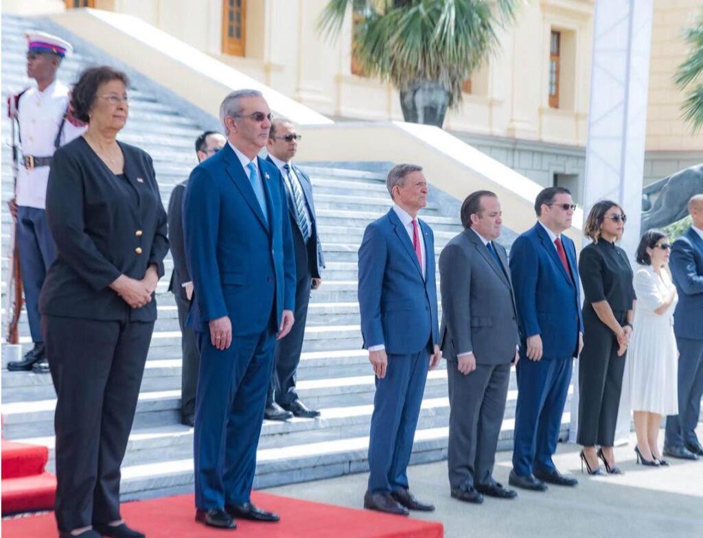 President Abinader receives his Surinamese counterpart on an official visit to strengthen bilateral cooperation | De Último Minuto English