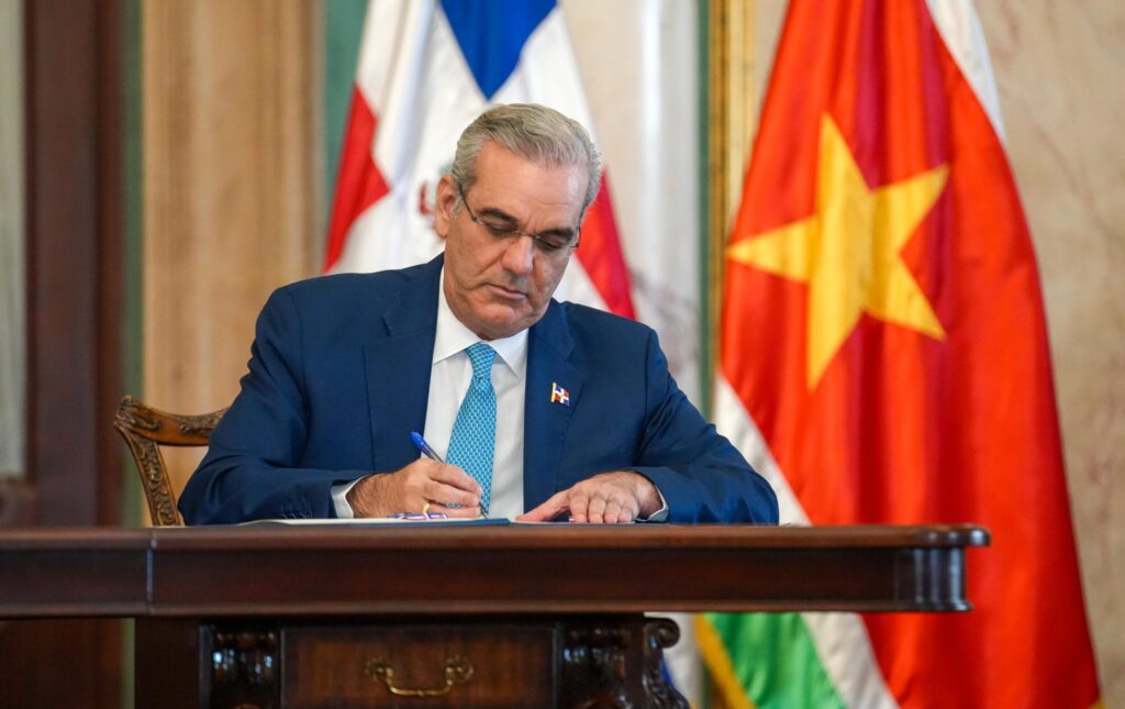 DR and Suriname sign strategic agreements; Dominicans will be able to travel to Suriname visa-free in certain cases | De Último Minuto English