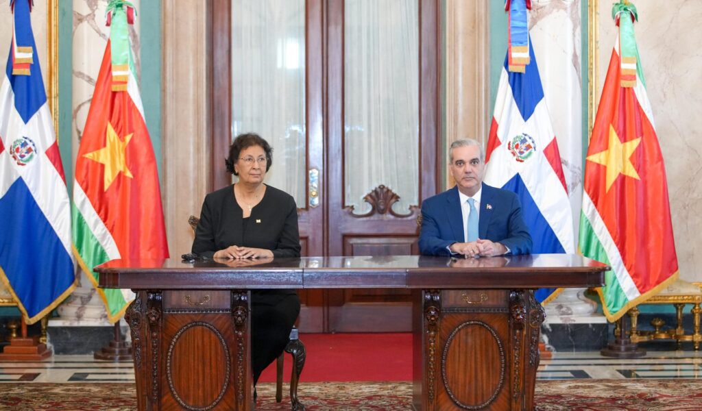 DR and Suriname sign strategic agreements; Dominicans will be able to travel to Suriname visa-free in certain cases | De Último Minuto English