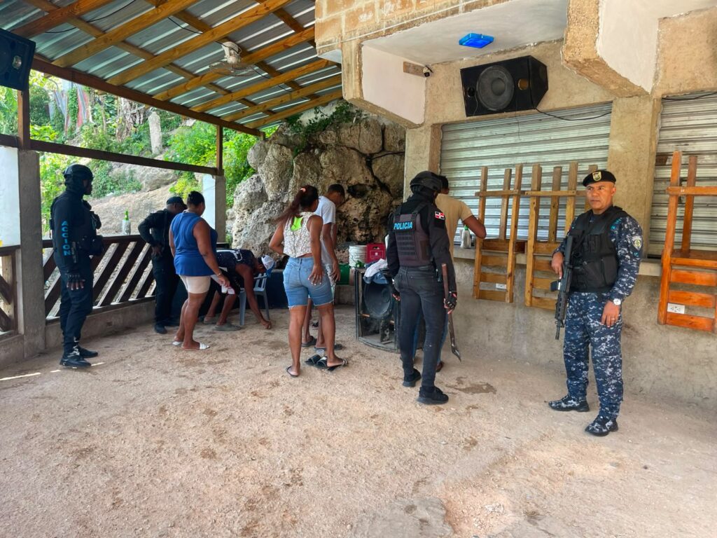 Police intervene in entertainment venues due to excessive noise and curfew violations in Río Salado | De Último Minuto English