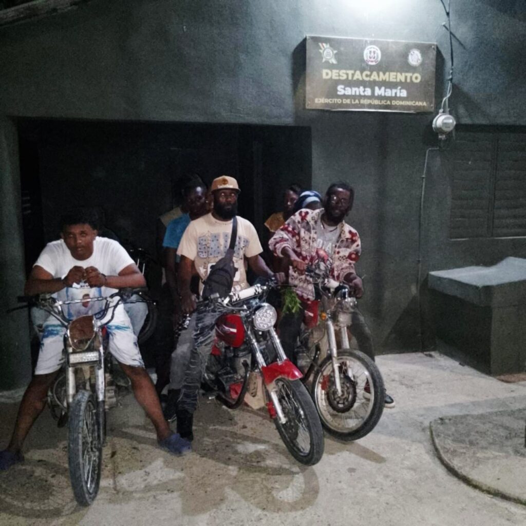 Army detains 54 undocumented individuals and seizes motorcycles during operations in Montecristi | 3 | Army detains 54 undocumented individuals and seizes motorcycles during operations in Montecristi | De Último Minuto English