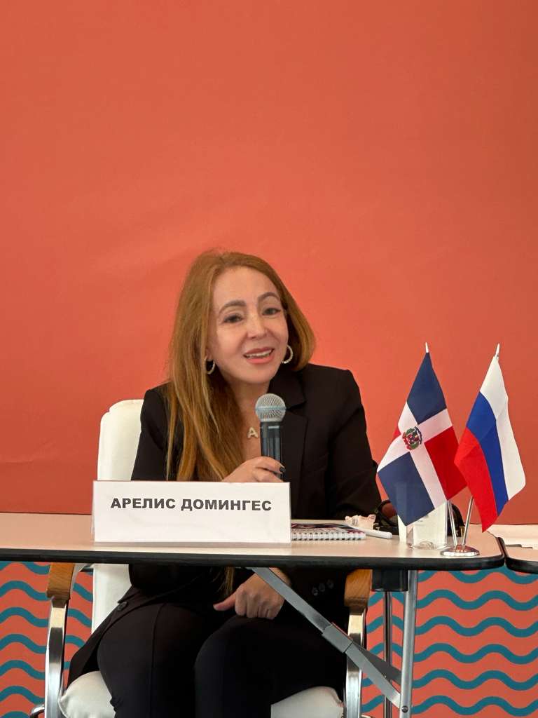 Dominican writer Arelis Domínguez continues to hold the name of the Dominican Republic high on international stages | De Último Minuto English