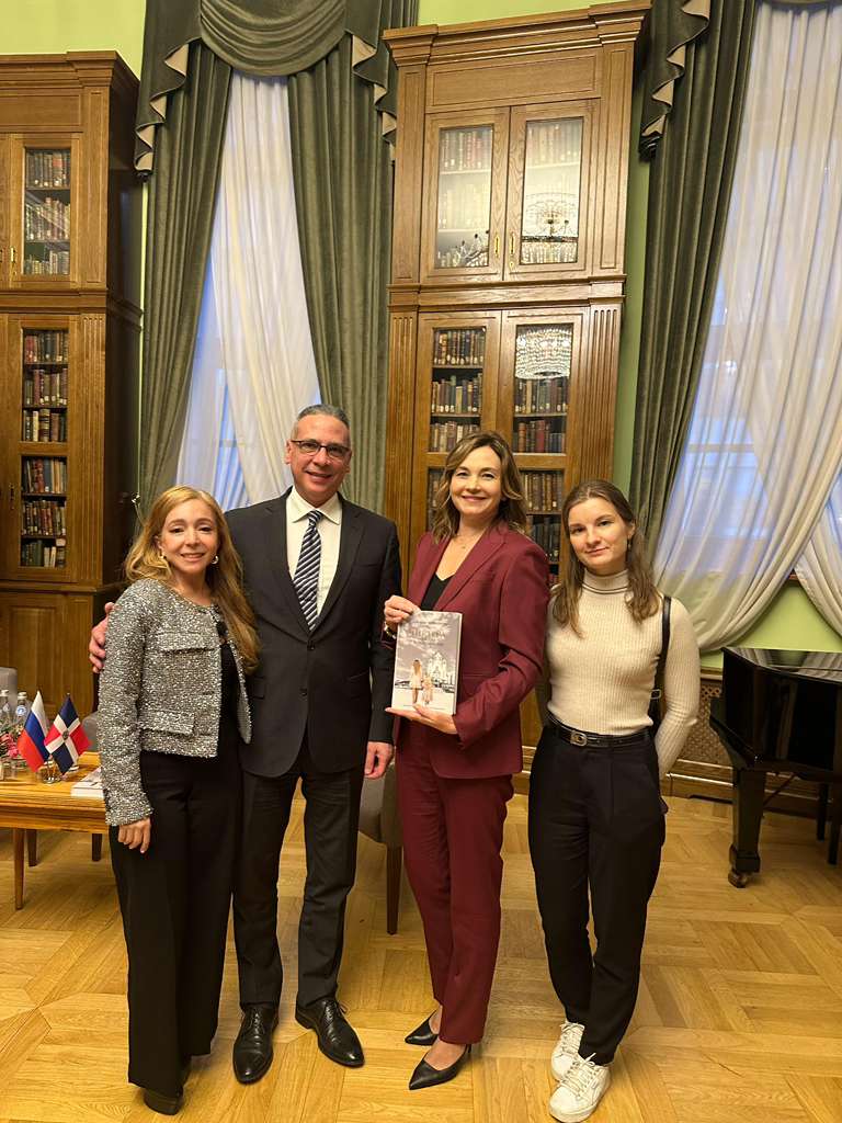Dominican writer Arelis Domínguez continues to hold the name of the Dominican Republic high on international stages | De Último Minuto English