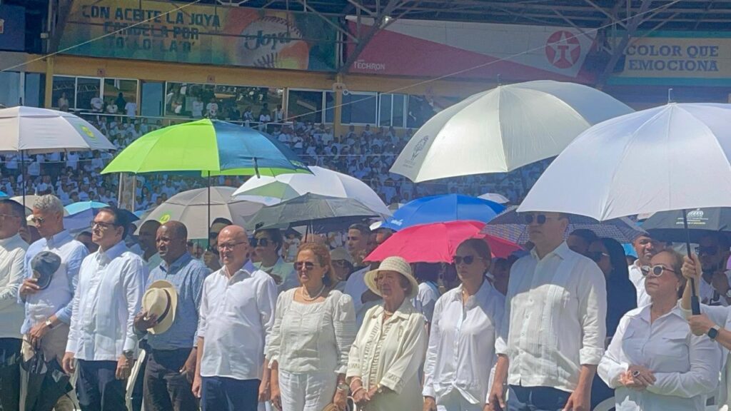Thousands of Catholics call for peace, unity, and hope during a massive Corpus Christi celebration in Santiago | 4 | Thousands of Catholics call for peace, unity, and hope during a massive Corpus Christi celebration in Santiago | De Último Minuto English
