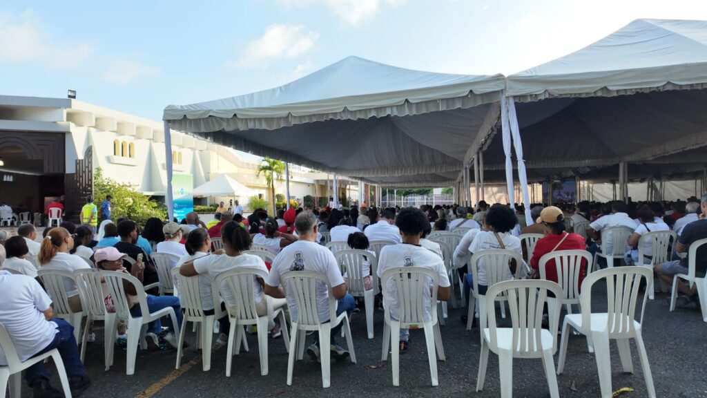 Hundreds of the faithful gather in celebration of Corpus Christi led by Monsignor Carlos Tomás Morel Diplán | 7 | Hundreds of the faithful gather in celebration of Corpus Christi led by Monsignor Carlos Tomás Morel Diplán | De Último Minuto English