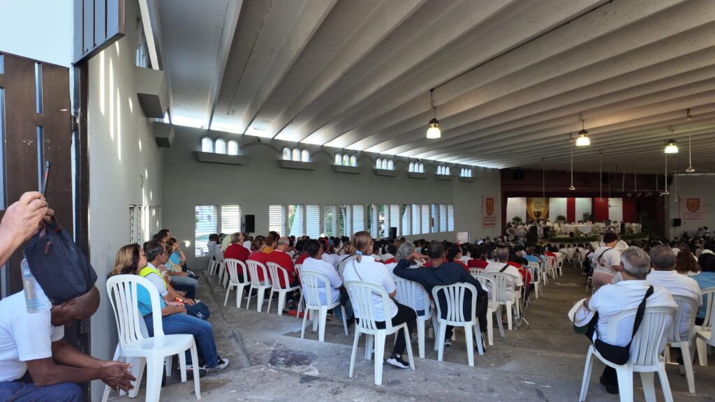 Hundreds of the faithful gather in celebration of Corpus Christi led by Monsignor Carlos Tomás Morel Diplán | 3 | Hundreds of the faithful gather in celebration of Corpus Christi led by Monsignor Carlos Tomás Morel Diplán | De Último Minuto English