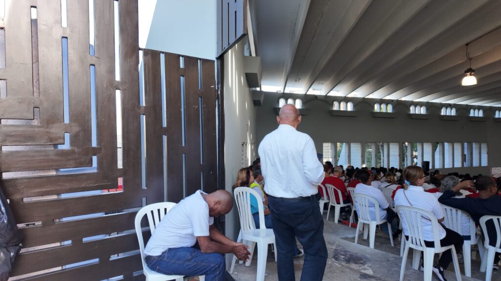 Hundreds of the faithful gather in celebration of Corpus Christi led by Monsignor Carlos Tomás Morel Diplán | 2 | Hundreds of the faithful gather in celebration of Corpus Christi led by Monsignor Carlos Tomás Morel Diplán | De Último Minuto English