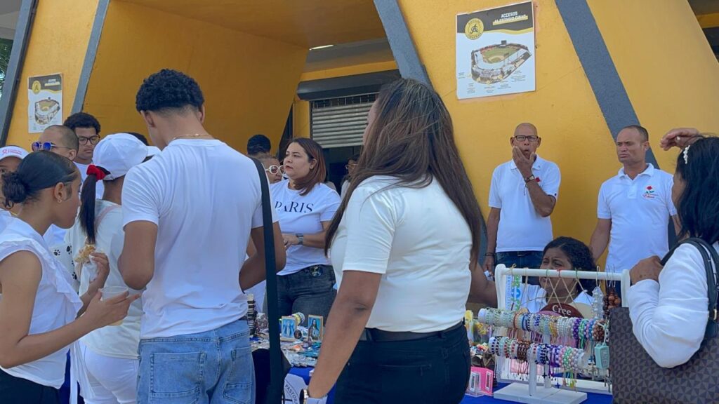 Corpus Christi gathers thousands of the faithful and boosts sales for informal merchants in Santiago | De Último Minuto English