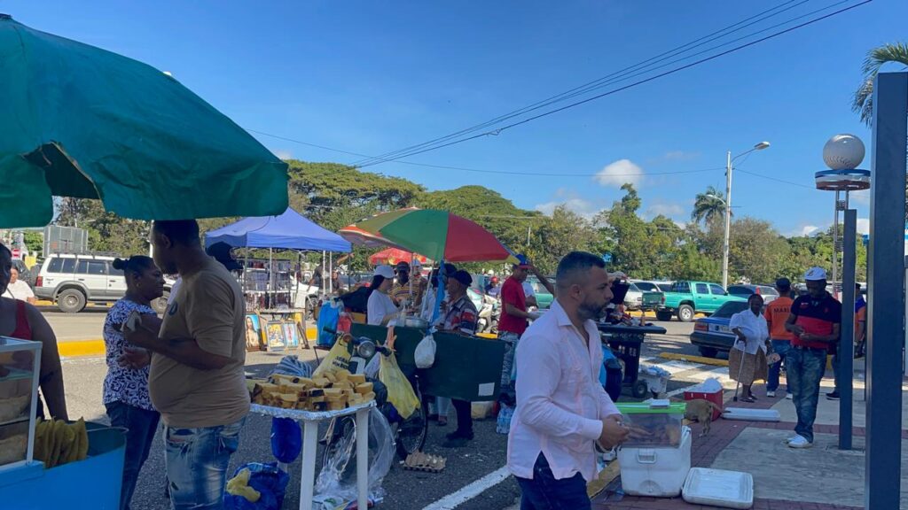Corpus Christi gathers thousands of the faithful and boosts sales for informal merchants in Santiago | De Último Minuto English