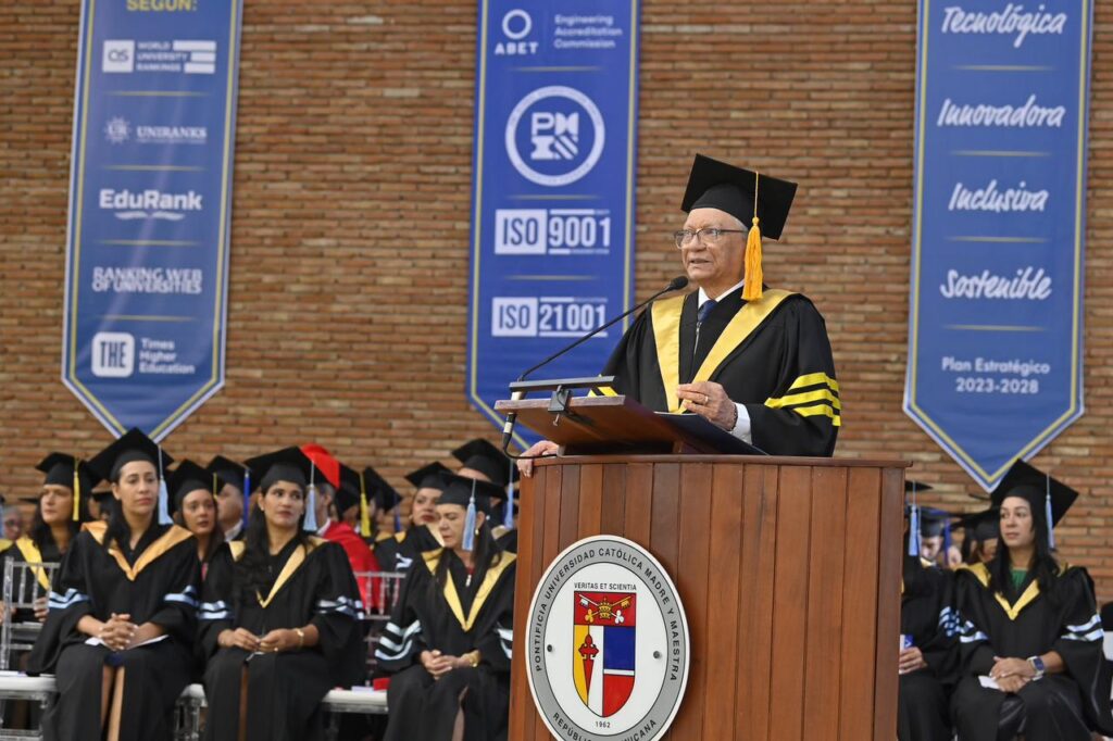Aguilera to PUCMM graduates: “Intelligence without ethics is dangerous” | De Último Minuto English