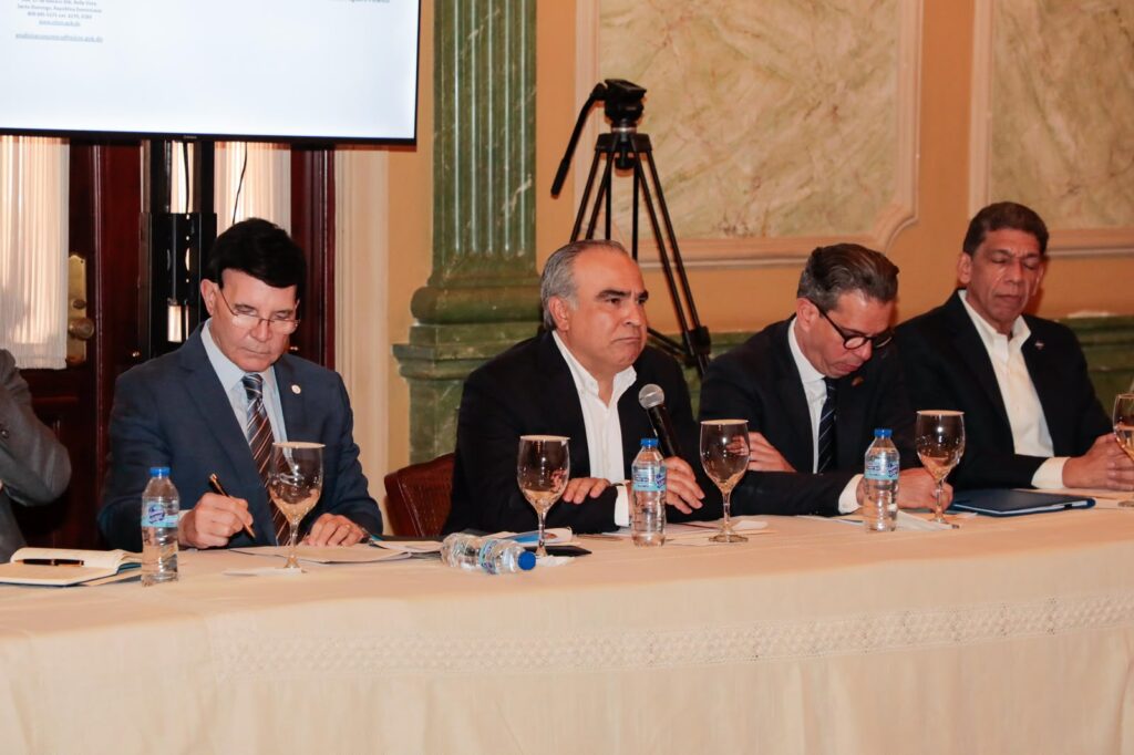 Abinader highlights cooperation with productive sectors to preserve economic stability | 1 | Abinader highlights cooperation with productive sectors to preserve economic stability | De Último Minuto English