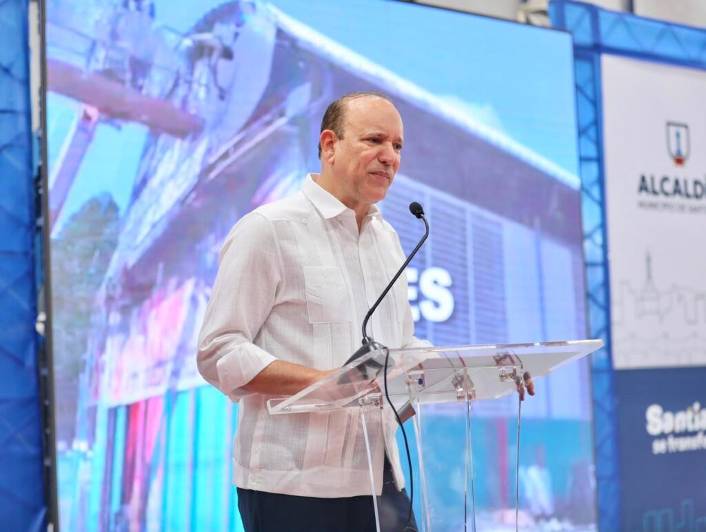President Abinader and Ulises Rodríguez deliver renovated Los Ciruelitos roofed sports facility | De Último Minuto English