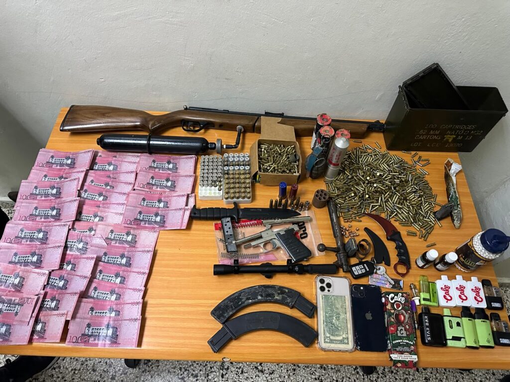 1,200 rounds of ammunition, a grenade, and counterfeit money seized in La Vega | De Último Minuto English