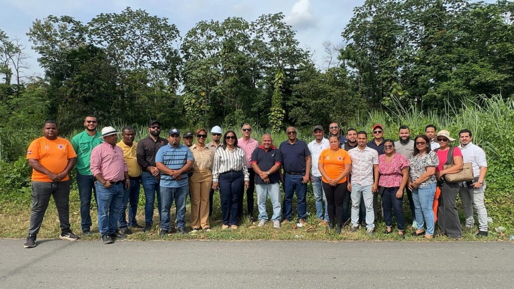 Governor Adela Tejada and CODIA inspect land for new Civil Defense headquarters in Bonao | 2 | Governor Adela Tejada and CODIA inspect land for new Civil Defense headquarters in Bonao | De Último Minuto English