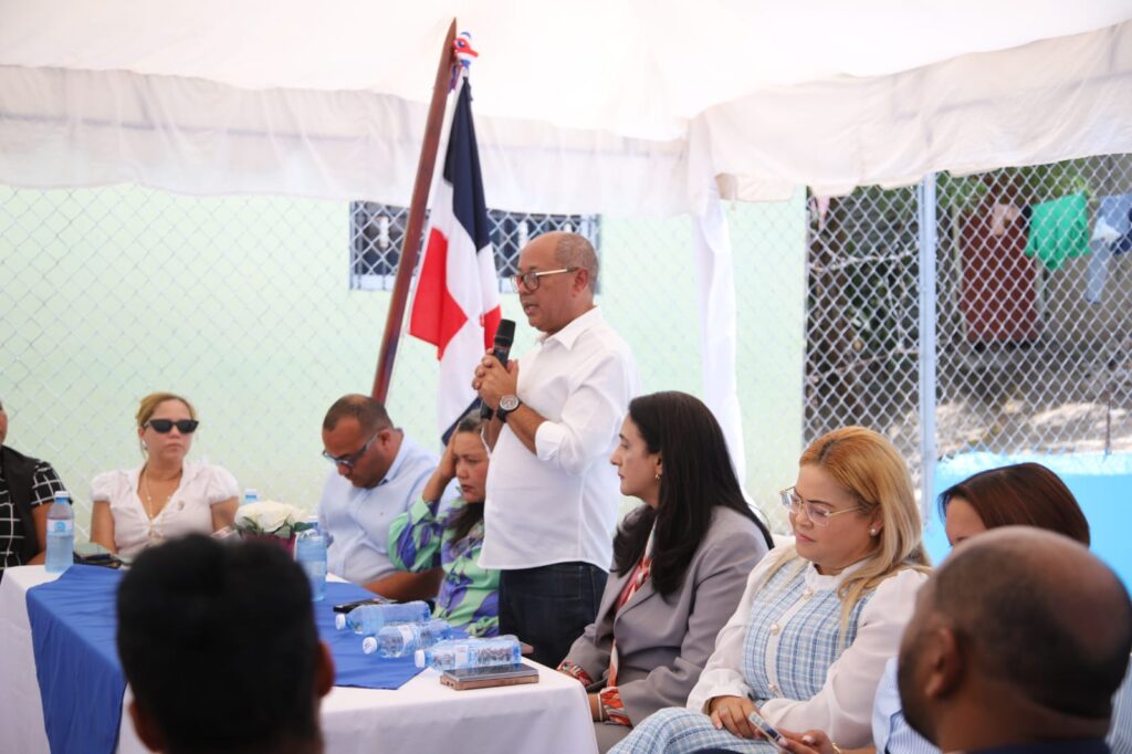 "Senator Lía Díaz delivers renovated Health Center in Sábana Yegua" | De Último Minuto English