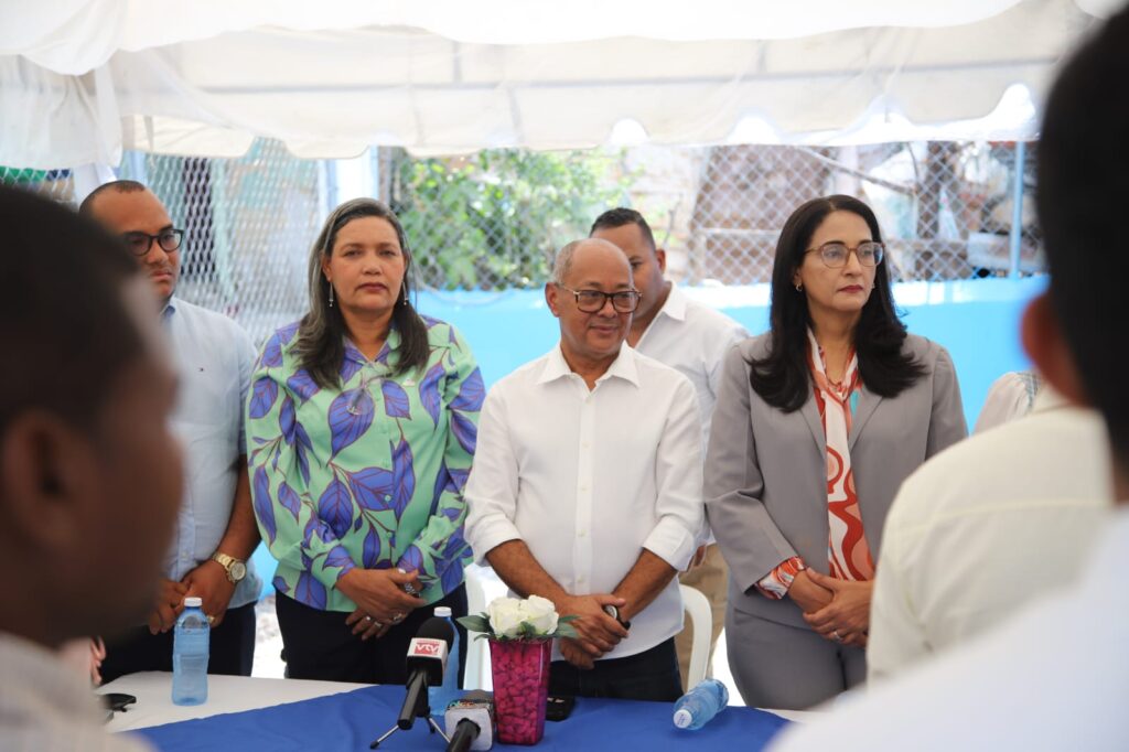 "Senator Lía Díaz delivers renovated Health Center in Sábana Yegua" | De Último Minuto English