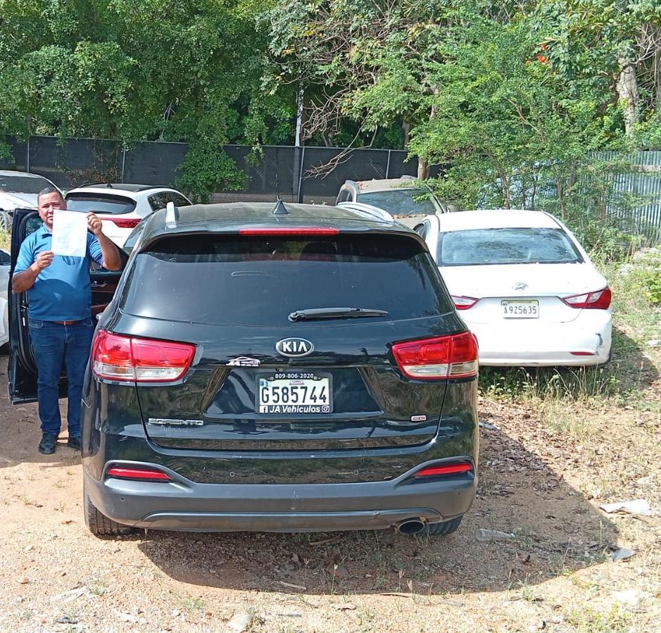 "Police recover 11 stolen vehicles in Santiago; several were taken through breach of trust" | De Último Minuto English