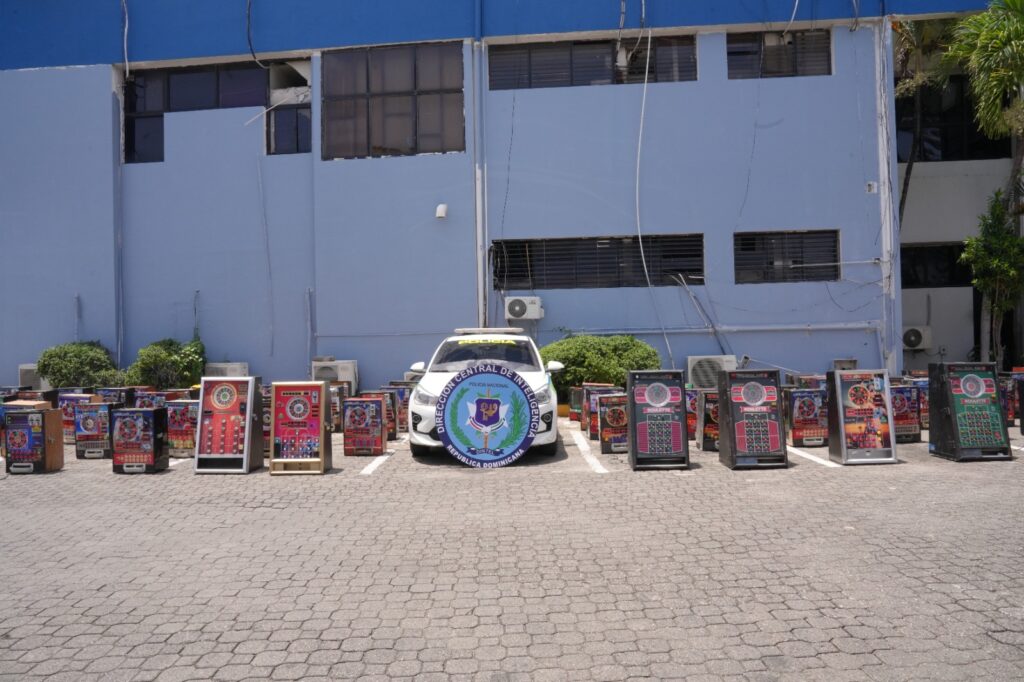 "DINTEL and Public Ministry seize 87 slot machines that were operating illegally" | De Último Minuto English