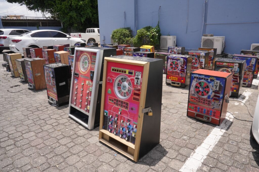 "DINTEL and Public Ministry seize 87 slot machines that were operating illegally" | De Último Minuto English