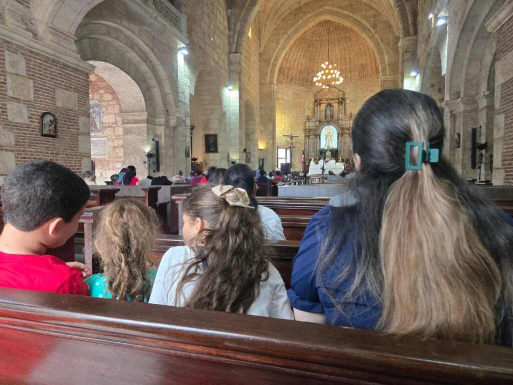 Hundreds of the faithful celebrate Corpus Christi in Santo Domingo temples | 3 | Hundreds of the faithful celebrate Corpus Christi in Santo Domingo temples | De Último Minuto English
