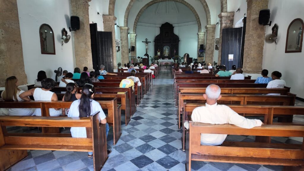 Hundreds of the faithful celebrate Corpus Christi in Santo Domingo temples | 2 | Hundreds of the faithful celebrate Corpus Christi in Santo Domingo temples | De Último Minuto English