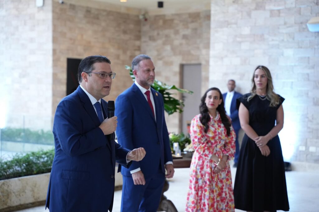 MICM gathers ambassadors to explain investment opportunities in the DR | De Último Minuto English