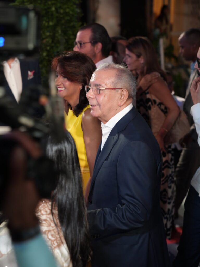 Political class coincides in celebration of the 250th anniversary of the independence of the United States in the DR | De Último Minuto English