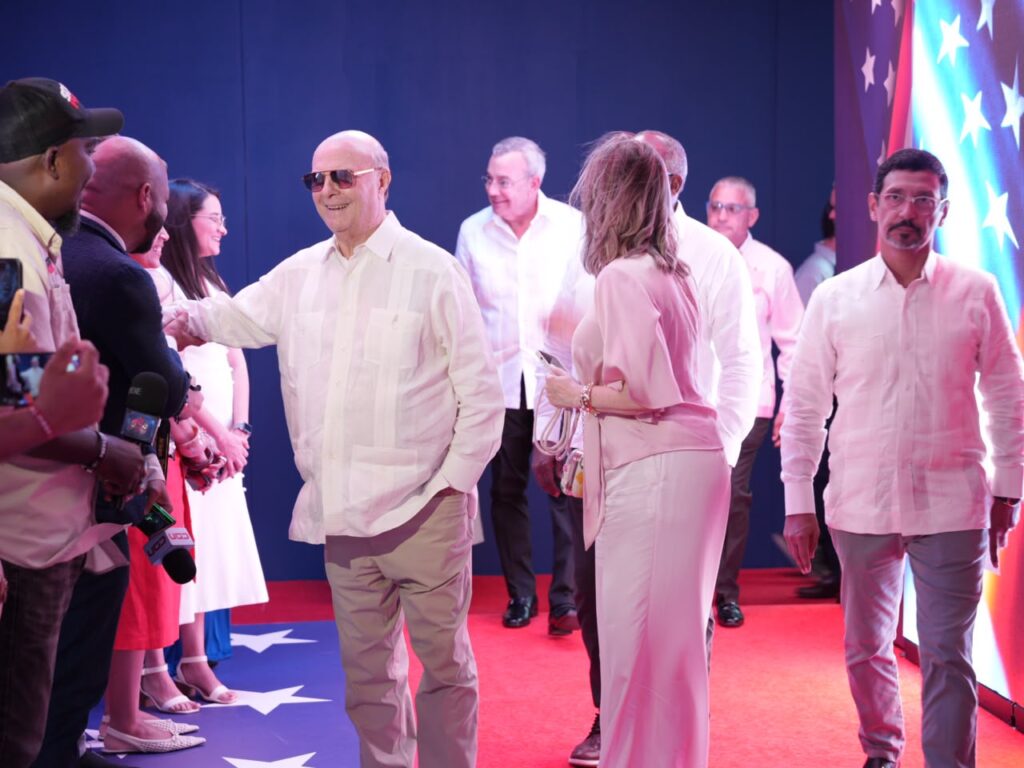 Political class coincides in celebration of the 250th anniversary of the independence of the United States in the DR | De Último Minuto English
