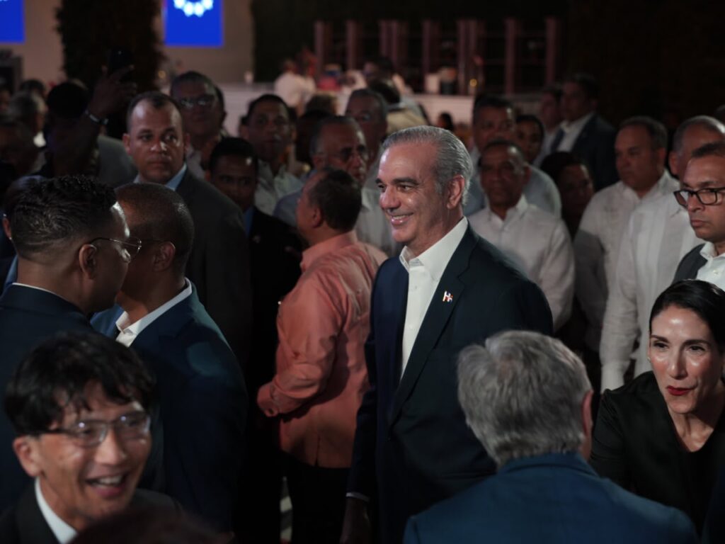 Political class coincides in celebration of the 250th anniversary of the independence of the United States in the DR | De Último Minuto English