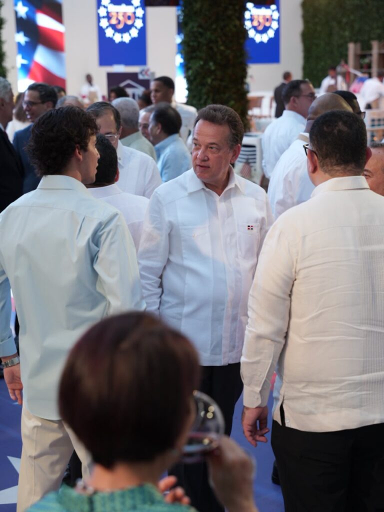 Political class coincides in celebration of the 250th anniversary of the independence of the United States in the DR | De Último Minuto English