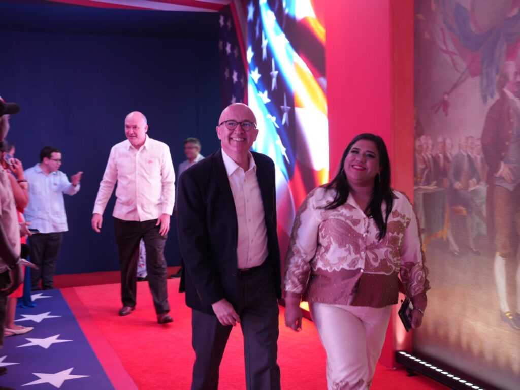 Political class coincides in celebration of the 250th anniversary of the independence of the United States in the DR | De Último Minuto English