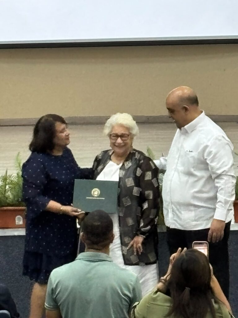 32 economics professionals were recognized by UCSD and CODECO | 15 | 32 economics professionals were recognized by UCSD and CODECO | De Último Minuto English