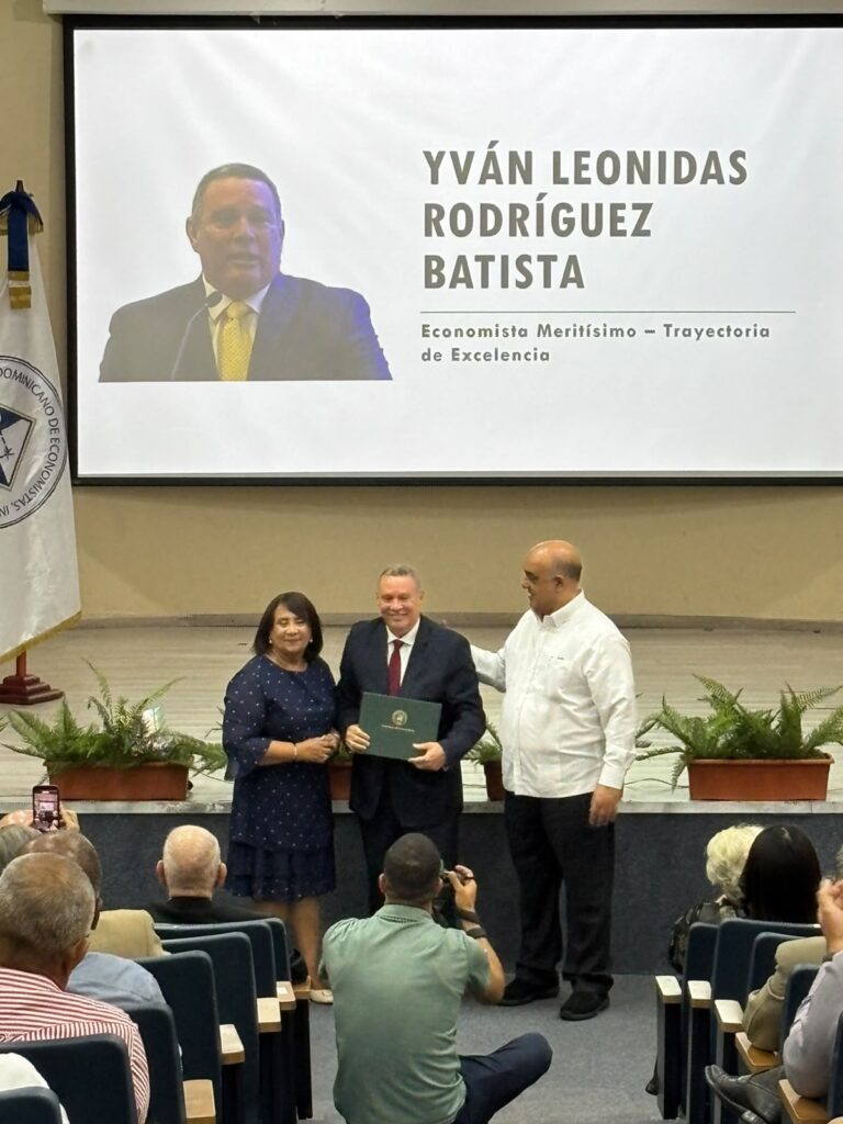 32 economics professionals were recognized by UCSD and CODECO | 13 | 32 economics professionals were recognized by UCSD and CODECO | De Último Minuto English