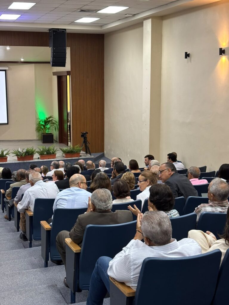 32 economics professionals were recognized by UCSD and CODECO | 6 | 32 economics professionals were recognized by UCSD and CODECO | De Último Minuto English