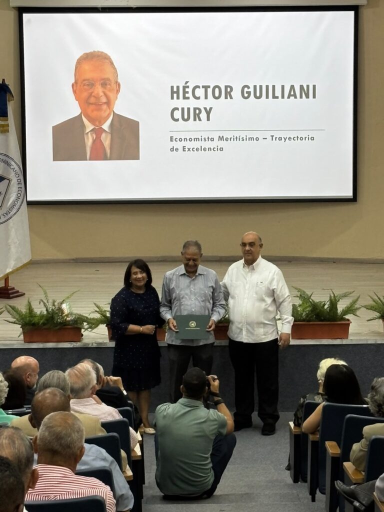 32 economics professionals were recognized by UCSD and CODECO | 3 | 32 economics professionals were recognized by UCSD and CODECO | De Último Minuto English