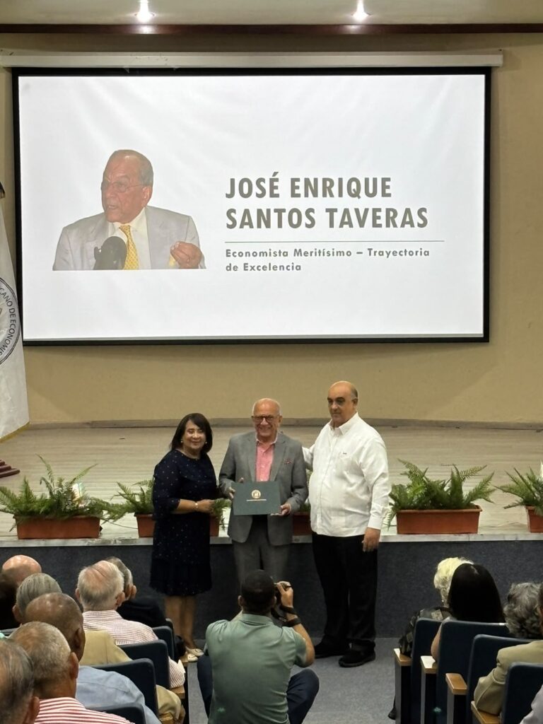 32 economics professionals were recognized by UCSD and CODECO | 5 | 32 economics professionals were recognized by UCSD and CODECO | De Último Minuto English