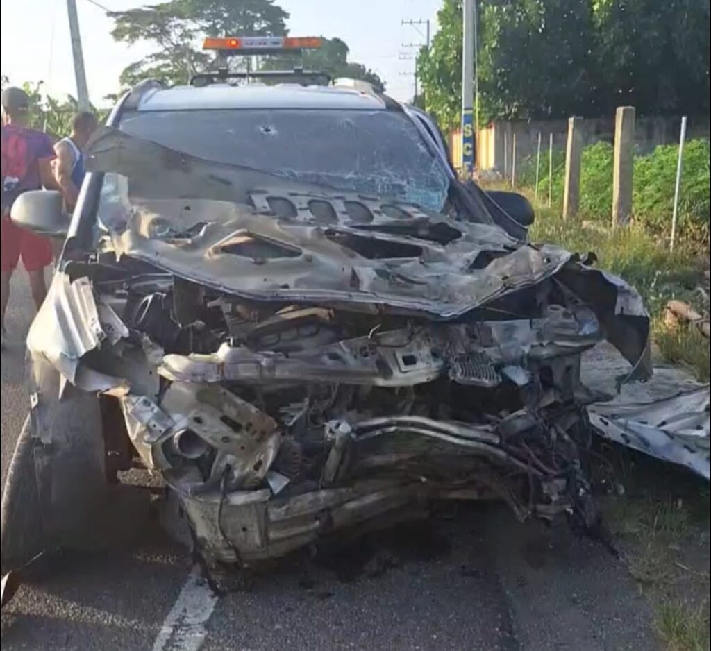 Man injured after spectacular traffic accident in Salcedo | 4 | Man injured after spectacular traffic accident in Salcedo | De Último Minuto English
