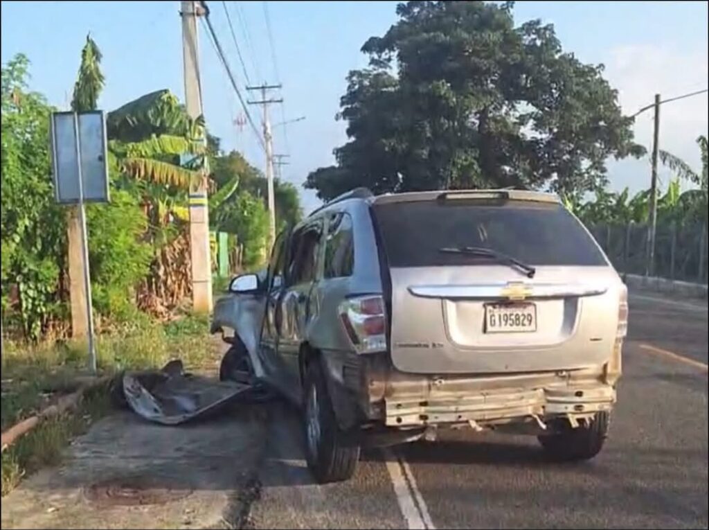 Man injured after spectacular traffic accident in Salcedo | 3 | Man injured after spectacular traffic accident in Salcedo | De Último Minuto English