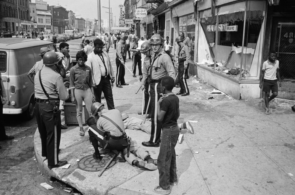 The brutal beating of a taxi driver that unleashed five days of violence in Newark | De Último Minuto English
