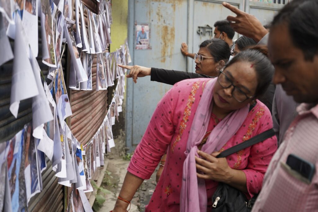 A leg, a gold tooth and hundreds of bodies waiting to be identified in Nepal | De Último Minuto English