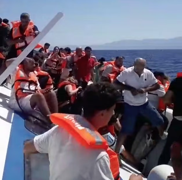 Ferry with 270 people on board capsizes north of Cyprus | 2 | Ferry with 270 people on board capsizes north of Cyprus | De Último Minuto English