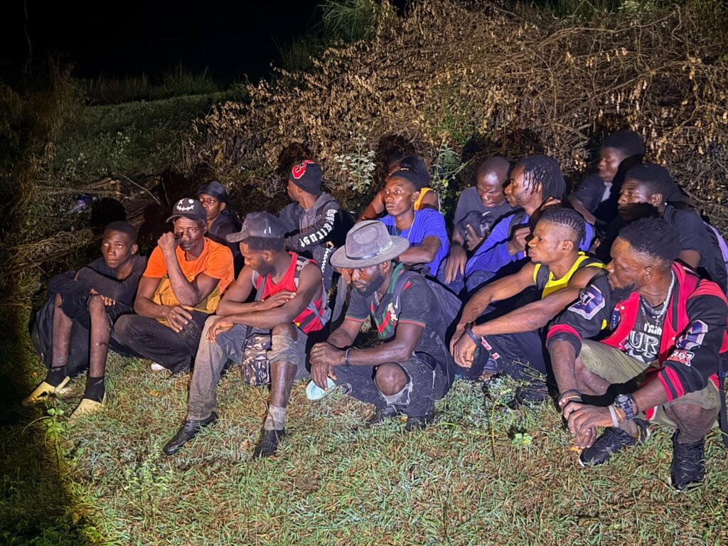 47 undocumented Haitian migrants intercepted in the border area | 2 | 47 undocumented Haitian migrants intercepted in the border area | De Último Minuto English