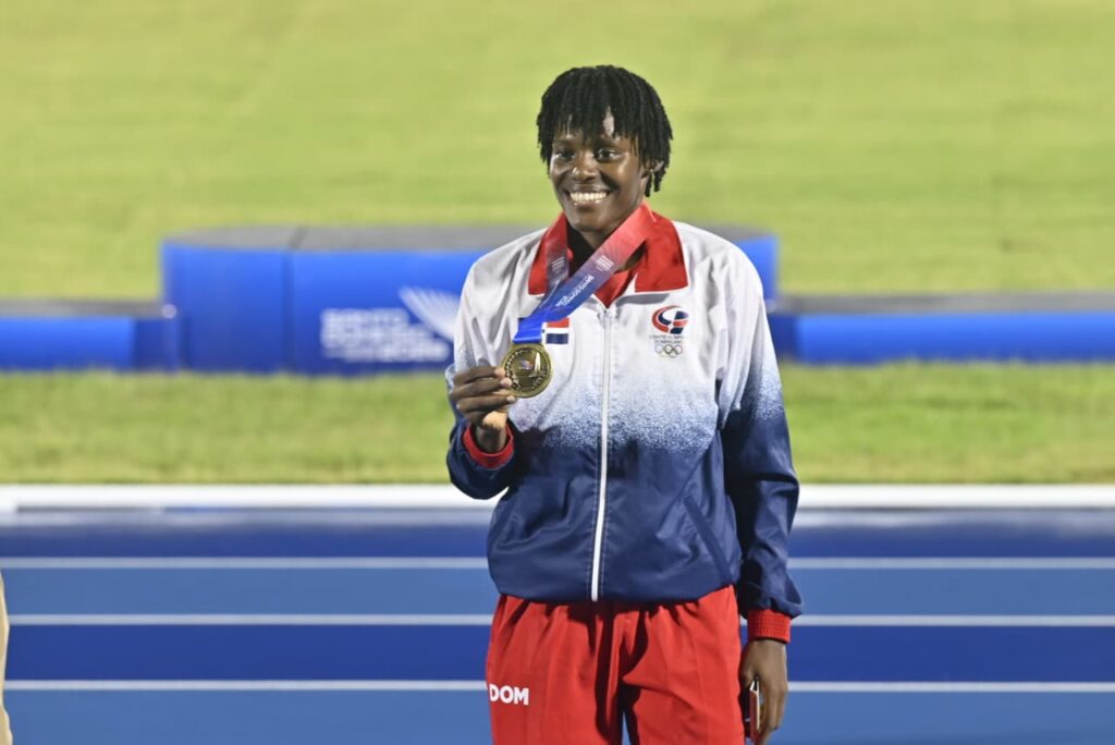 Not even the rain could stop her! Marileidy Paulino conquers gold in the 400 meters | De Último Minuto English