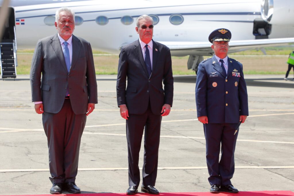 President Abinader arrives in Cali for Abelardo de la Espriella's inauguration ceremony | De Último Minuto English