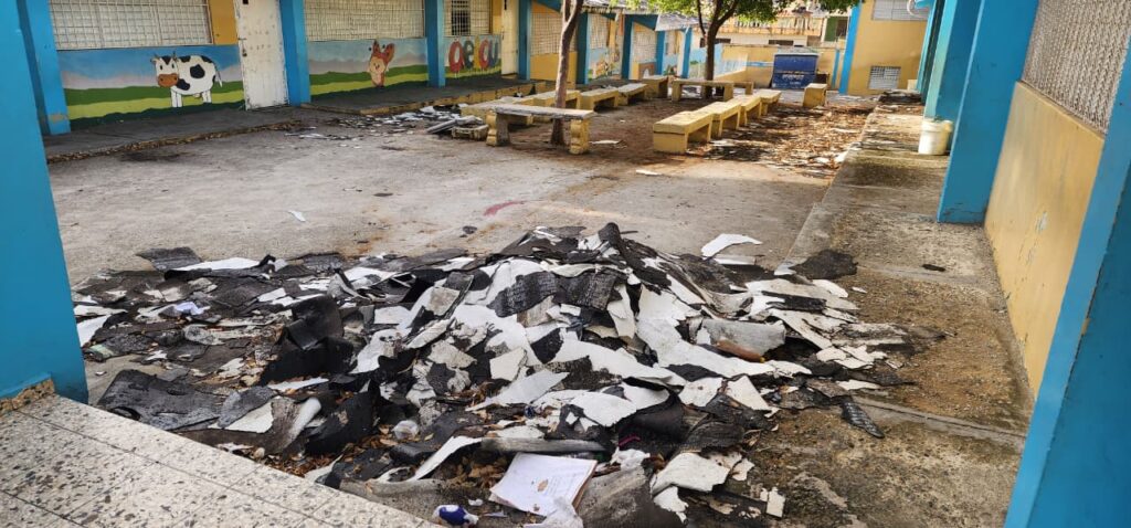 A few days before the start of classes, Jesús Maestro school in Los Girasoles looks deteriorated | De Último Minuto English